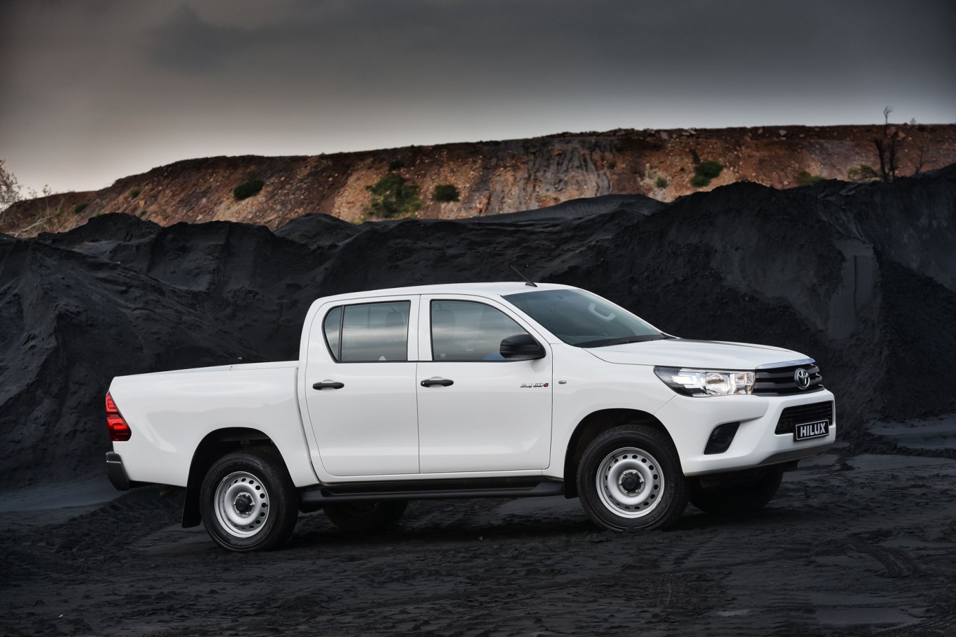 hilux-24-gd-6-10_1800x1800